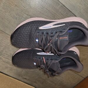 Brooks Women's Running Shoes - Black and Pink